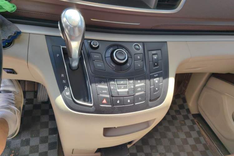 Used Buick GL8 2017 25S Luxury Version China V Standard Gear Lever