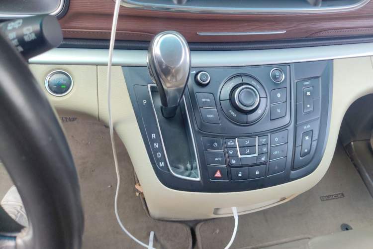 Used Buick GL8 2017 25S Prestige Version China V Standard Gear Lever