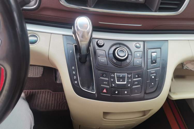 Used Buick GL8 2017 25S Prestige Version China V Standard Gear Lever