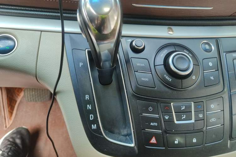 Used Buick GL8 2017 25S Luxury Version China V Standard Gear Lever