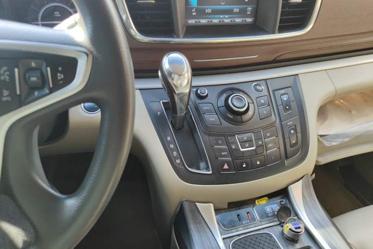 Used Buick GL8 2017 25S Comfort Version China V Standard Gear Lever