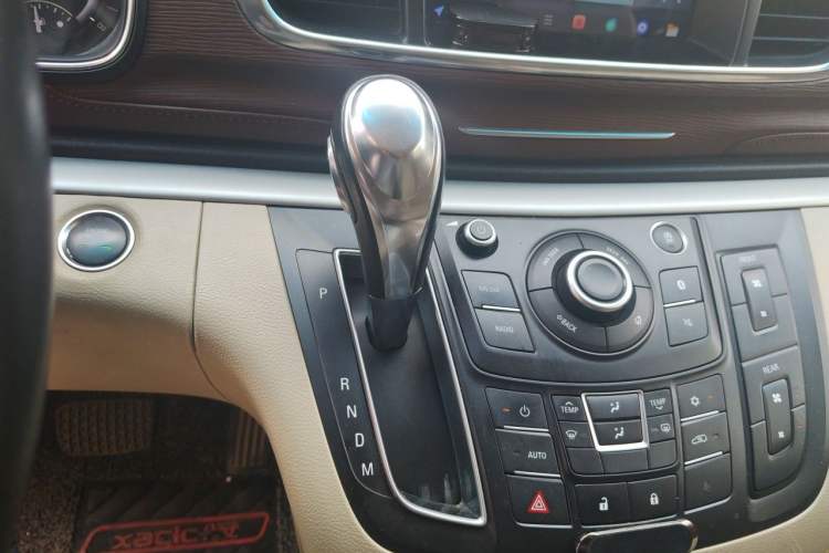 Used Buick GL8 2017 25S Comfort Version China V Standard Gear Lever