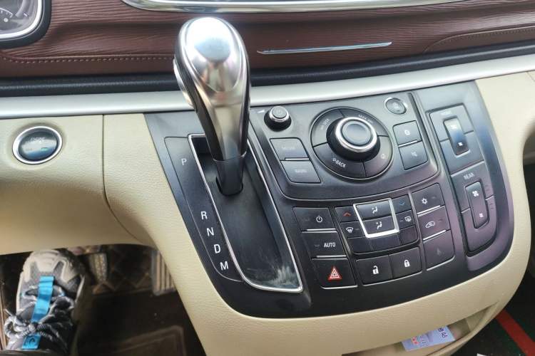 Used Buick GL8 2017 25S Luxury Version China V Standard Gear Lever