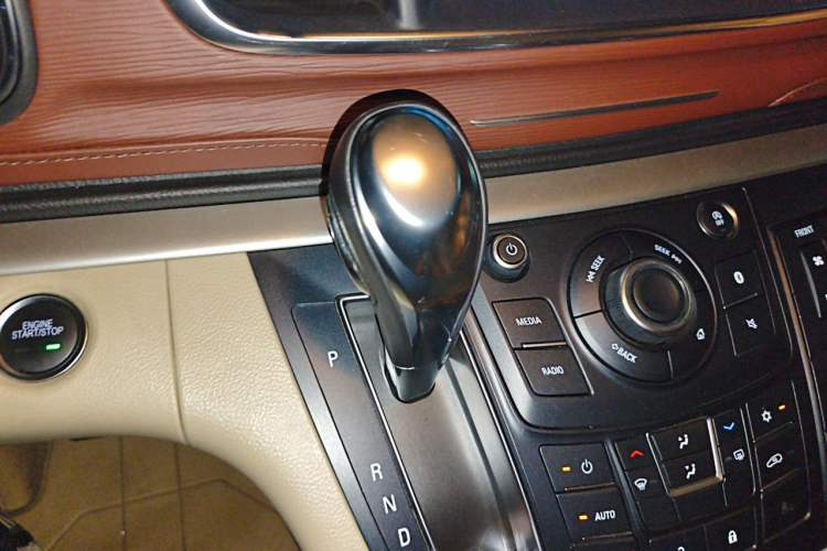 Used Buick GL8 2017 25S Luxury Version China V Standard Gear Lever