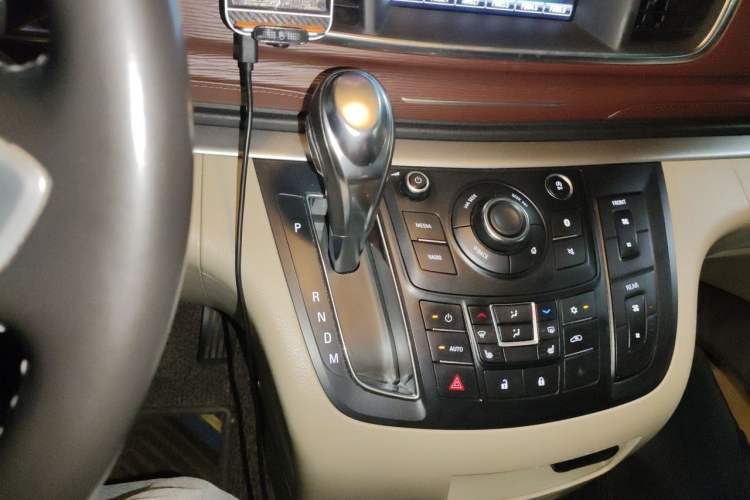 Used Buick GL8 2017 25S Prestige Version China V Standard Gear Lever