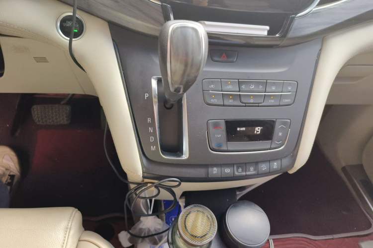 Used Buick GL8 2017 ES 28T Comfort Model China V Standard Gear Lever