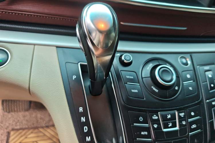 Used Buick GL8 2017 25S Comfort Version China V Standard Gear Lever