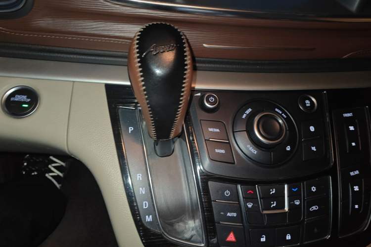 Used Buick GL8 2017 25S Luxury Version China V Standard Gear Lever