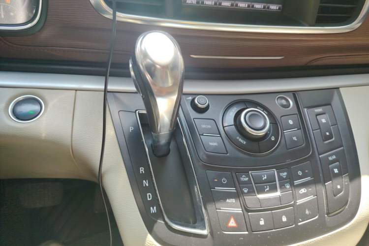 Used Buick GL8 2017 25S Luxury Version China V Standard Gear Lever