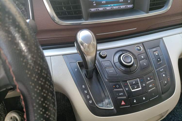 Used Buick GL8 2017 25S Luxury Version China V Standard Gear Lever
