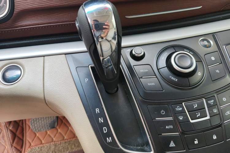 Used Buick GL8 2017 25S Luxury Version China V Standard Gear Lever