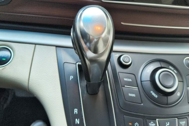 Used Buick GL8 2017 25S Comfort Version China V Standard Gear Lever
