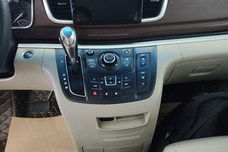 Used Buick GL8 2017 25S Comfort Version China V Standard Gear Lever