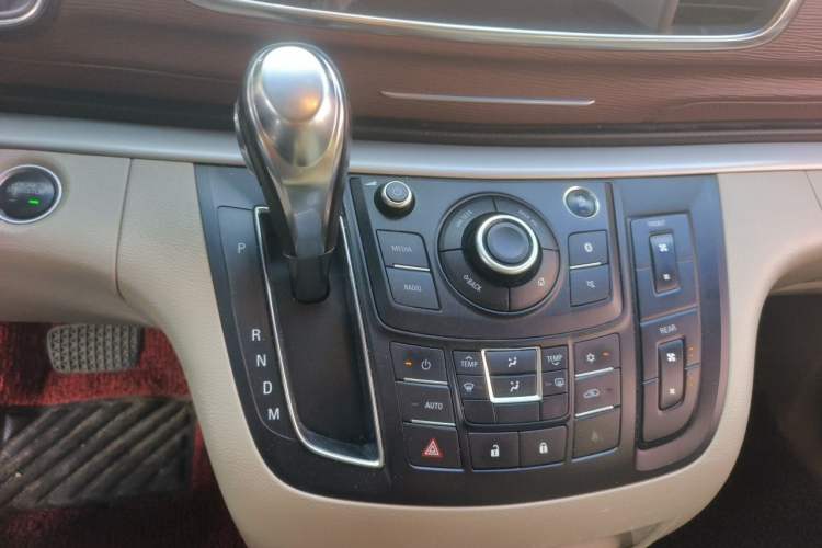 Used Buick GL8 2017 25S Comfort Version China V Standard Gear Lever