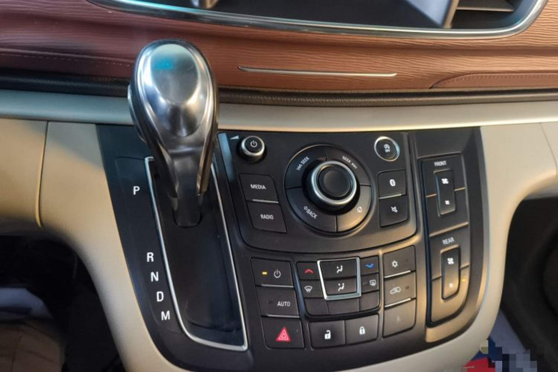 Used Buick GL8 2017 25S Comfort Version China V Standard Gear Lever