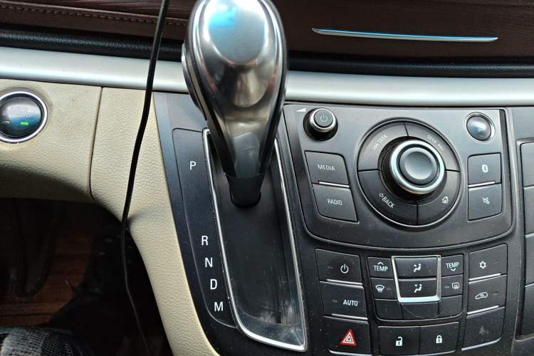 Used Buick GL8 2017 25S Luxury Version China V Standard Gear Lever