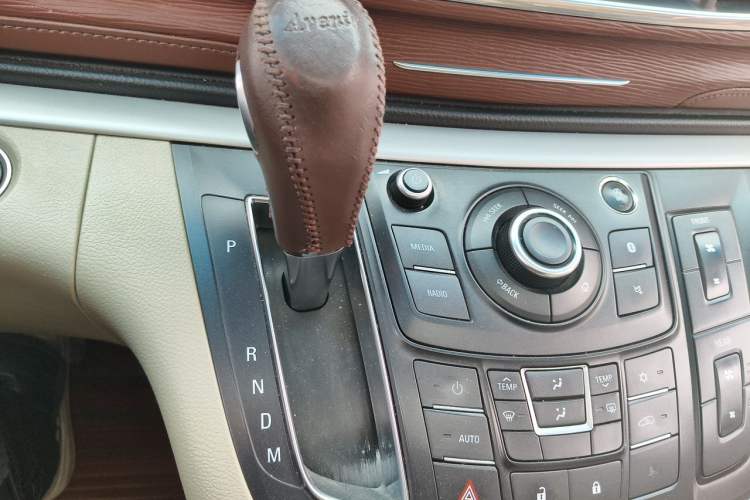 Used Buick GL8 2017 25S Luxury Version China V Standard Gear Lever