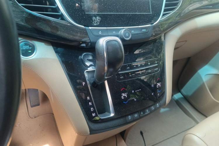 Used Buick GL8 2017 ES 28T Luxury Model China V Standard Gear Lever