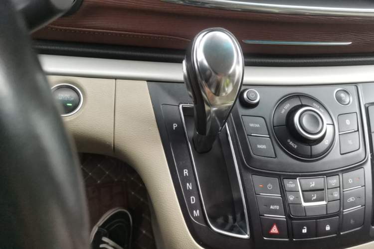 Used Buick GL8 2017 25S Luxury Version China V Standard Gear Lever