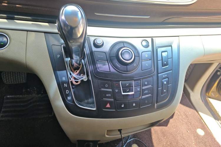 Used Buick GL8 2017 25S Luxury Version China V Standard Gear Lever
