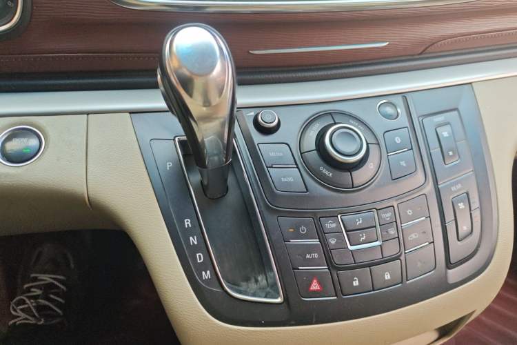 Used Buick GL8 2017 25S Luxury Version China V Standard Gear Lever