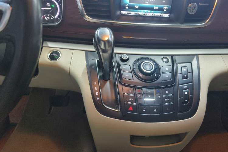Used Buick GL8 2017 25S Luxury Version China V Standard Gear Lever