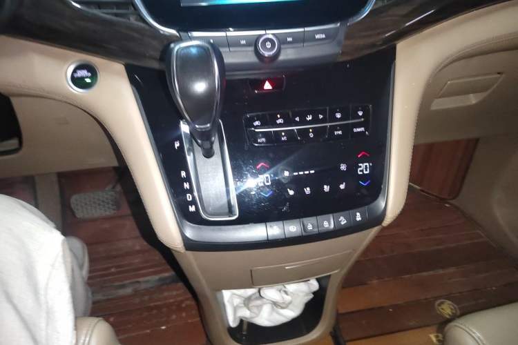 Used Buick GL8 2017 ES 28T Flagship Model China V Standard Gear Lever