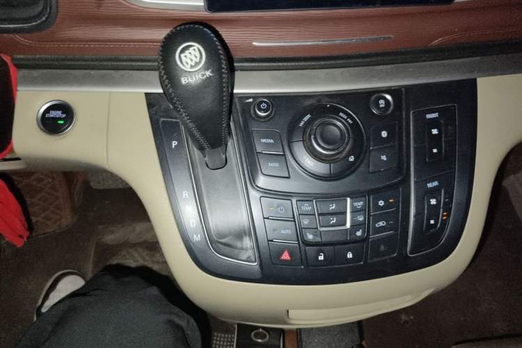 Used Buick GL8 2017 25S Prestige Version China V Standard Gear Lever