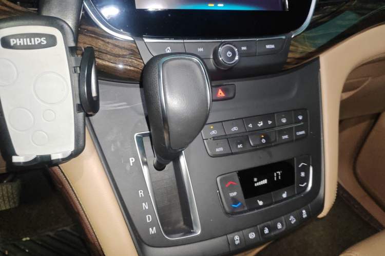 Used Buick GL8 2017 ES 28T Premium Version China V Standard Gear Lever