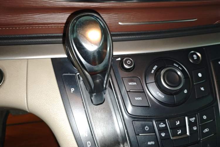 Used Buick GL8 2017 25S Comfort Version China V Standard Gear Lever