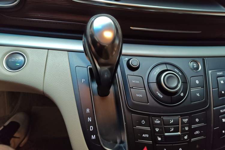 Used Buick GL8 2017 25S Prestige Version China V Standard Gear Lever
