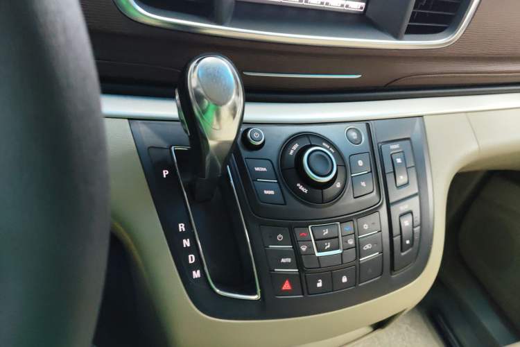 Used Buick GL8 2017 25S Luxury Version China V Standard Gear Lever