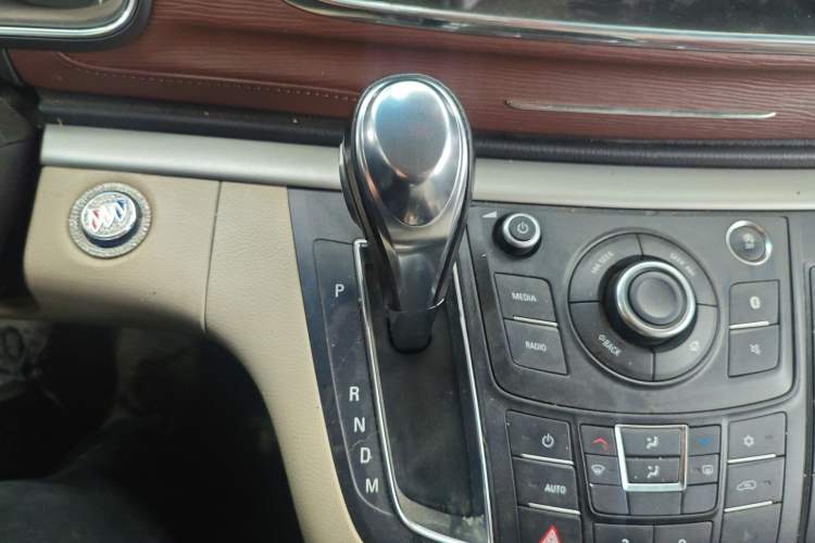 Used Buick GL8 2017 25S Luxury Version China V Standard Gear Lever