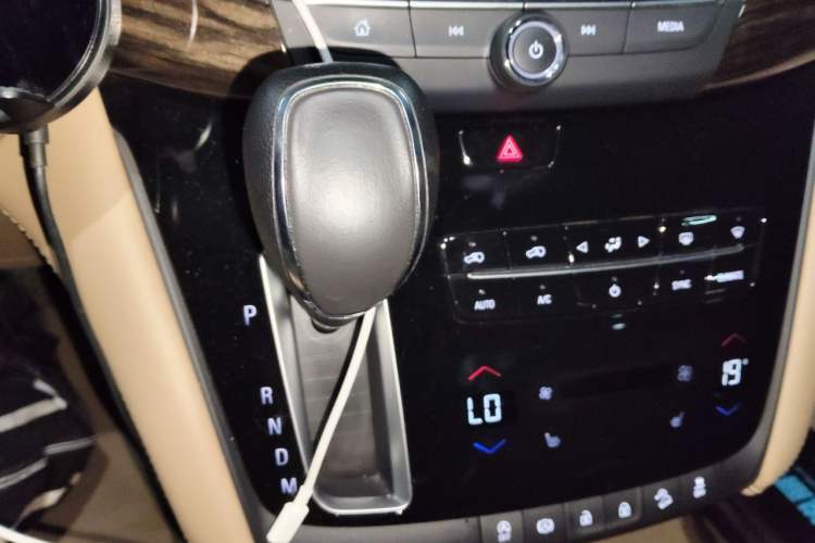 Used Buick GL8 2017 ES 28T Luxury Model China V Standard Gear Lever