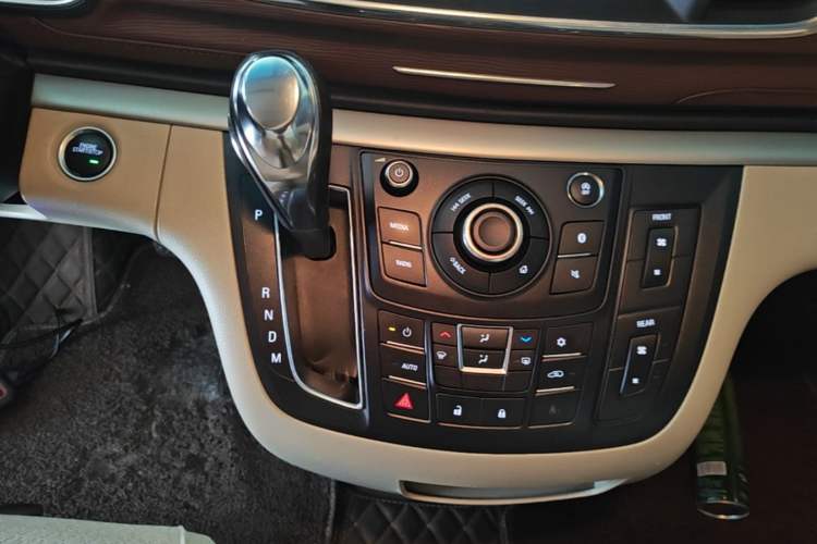 Used Buick GL8 2017 25S Luxury Version China V Standard Gear Lever