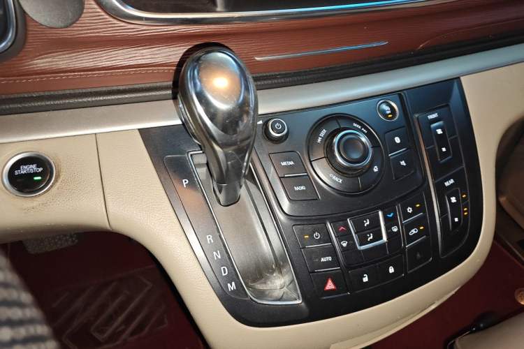 Used Buick GL8 2017 25S Luxury Version China V Standard Gear Lever