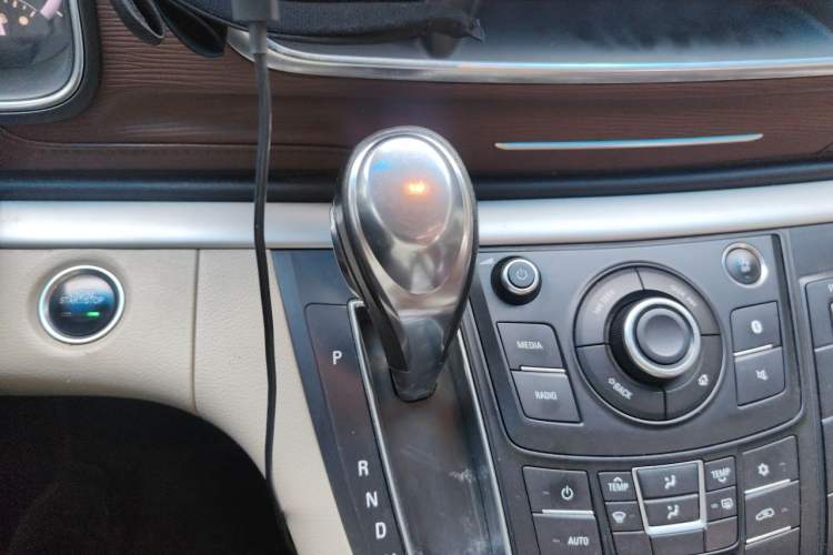 Used Buick GL8 2017 25S Luxury Version China V Standard Gear Lever