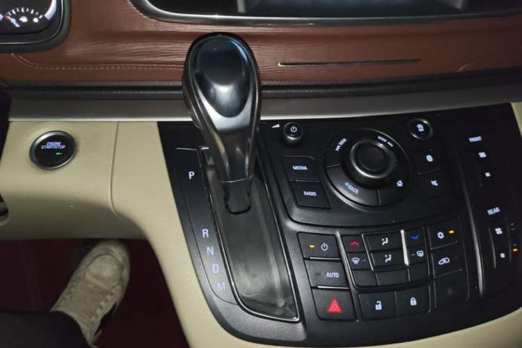 Used Buick GL8 2017 25S Luxury Version China V Standard Gear Lever