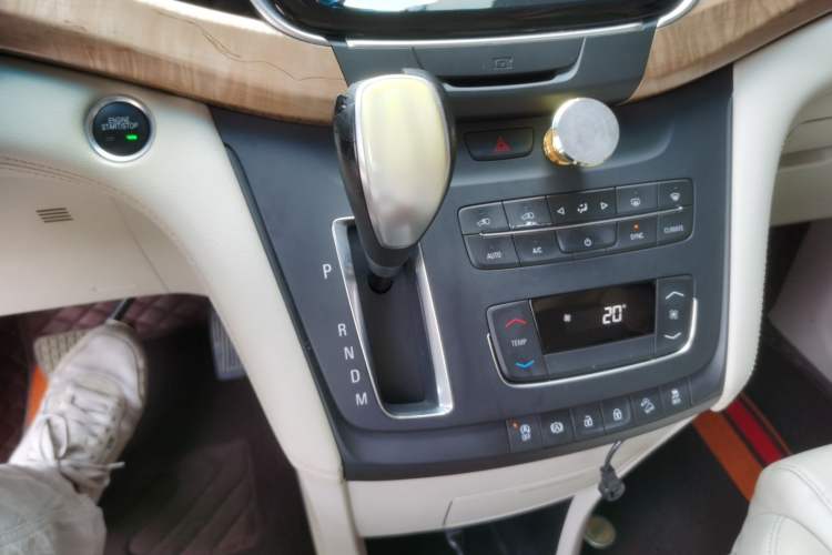 Used Buick GL8 2017 ES 28T Comfort Model China V Standard Gear Lever