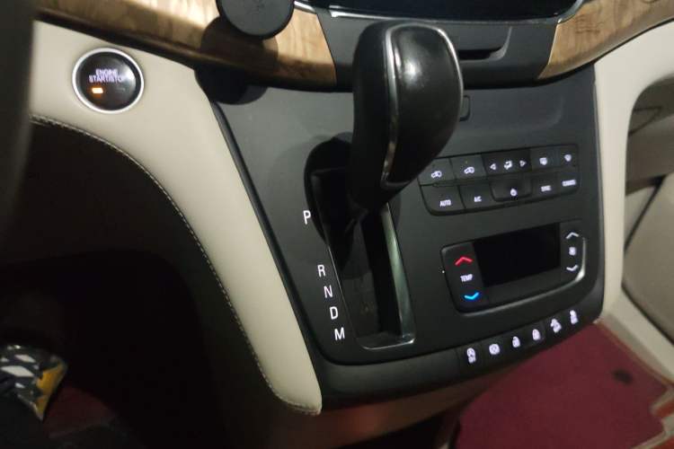 Used Buick GL8 2017 ES 28T Comfort Model China V Standard Gear Lever