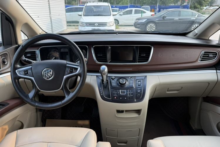 Used Buick GL8 2017 25S Luxury Version China V Standard Interior 1