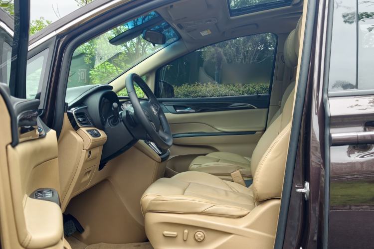 Used Buick GL8 2017 ES 28T Luxury Model China V Standard Interior 1