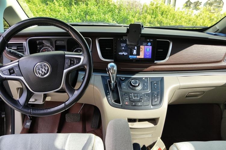 Used Buick GL8 2017 25S Comfort Version China V Standard Interior 2