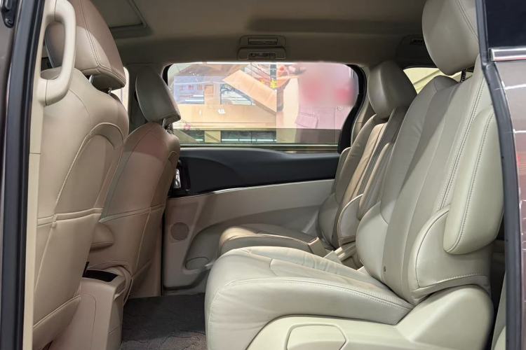 Used Buick GL8 2017 25S Luxury Version China V Standard Interior 3