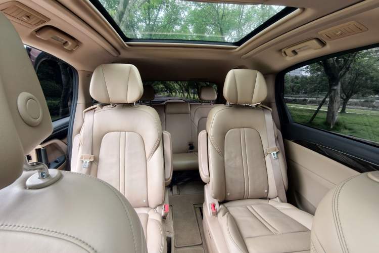 Used Buick GL8 2017 ES 28T Luxury Model China V Standard Interior 3