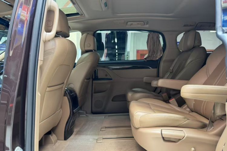 Used Buick GL8 2017 ES 28T Premium Version China V Standard Interior 3