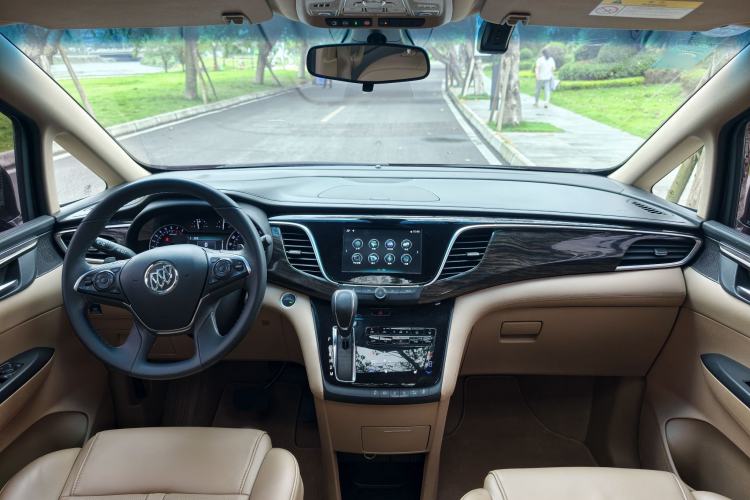 Used Buick GL8 2017 ES 28T Luxury Model China V Standard Interior 4