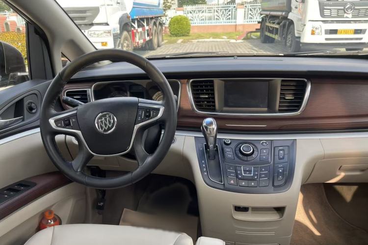Used Buick GL8 2017 25S Prestige Version China V Standard Interior 4