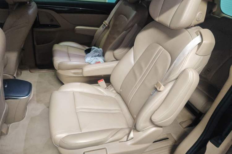 Used Buick GL8 2017 ES 28T Premium Version China V Standard Interior 4