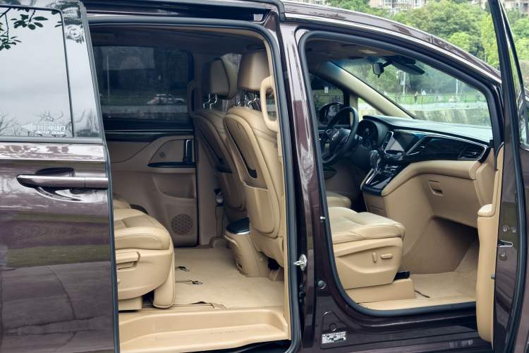Used Buick GL8 2017 ES 28T Luxury Model China V Standard Interior 6